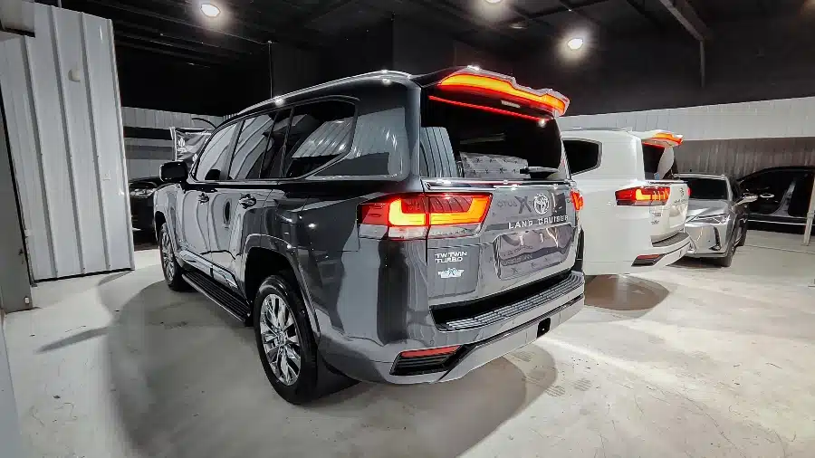 Importar auto de gama alta: Top 3 razones para no comprar en concesionario Toyota LC 300 GXR
