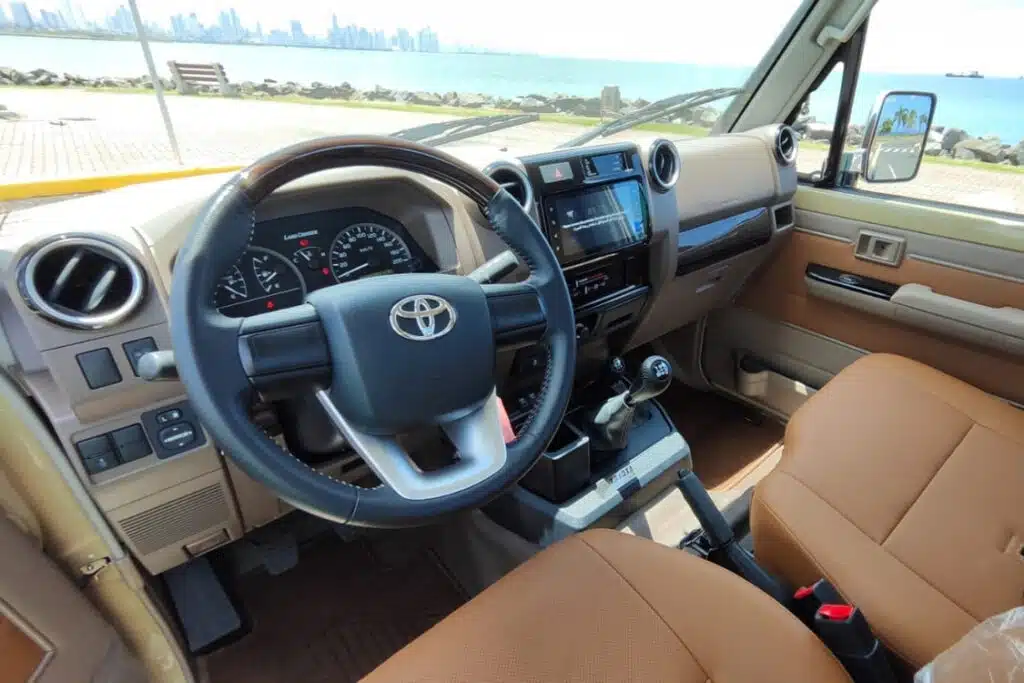 Toyota Land Cruiser Serie 79 Panamá: el clásico moderno que sigue siendo leyenda Toyota Land Cruiser Serie 79 interior