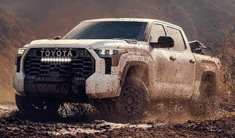 nueva Toyota Tundra 4x4 blanca