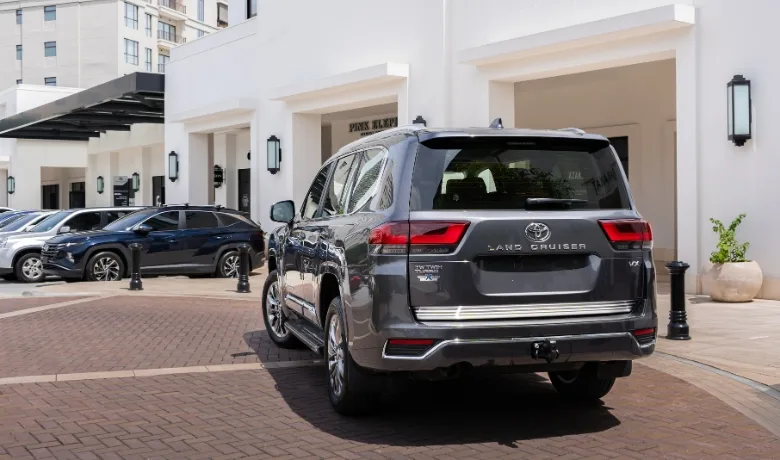 Conduce tu próximo lujo con la Toyota LC300 VX Toyota LC300 VX
