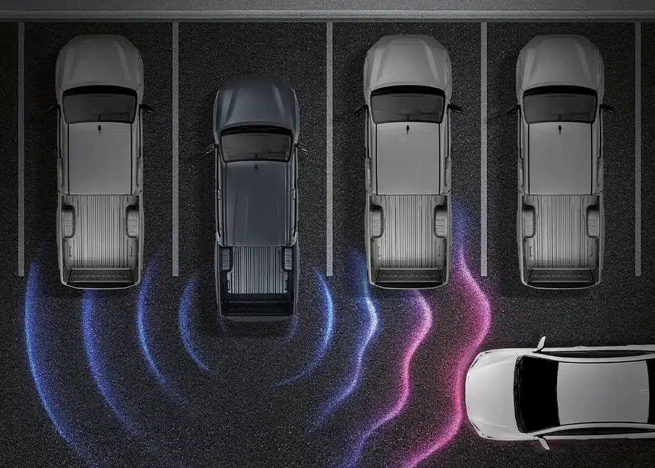 Hilux TRAVO: Diseño, tecnología y rendimiento para un nuevo nivel de conducción Hilux Travo El RCTA utiliza sensores traseros de radar para monitorear el tráfico lateral en un amplio ángulo. Cuando otro vehículo se acerca mientras retrocedes, el sistema emite una advertencia inmediata para mejorar la seguridad durante maniobras de salida.