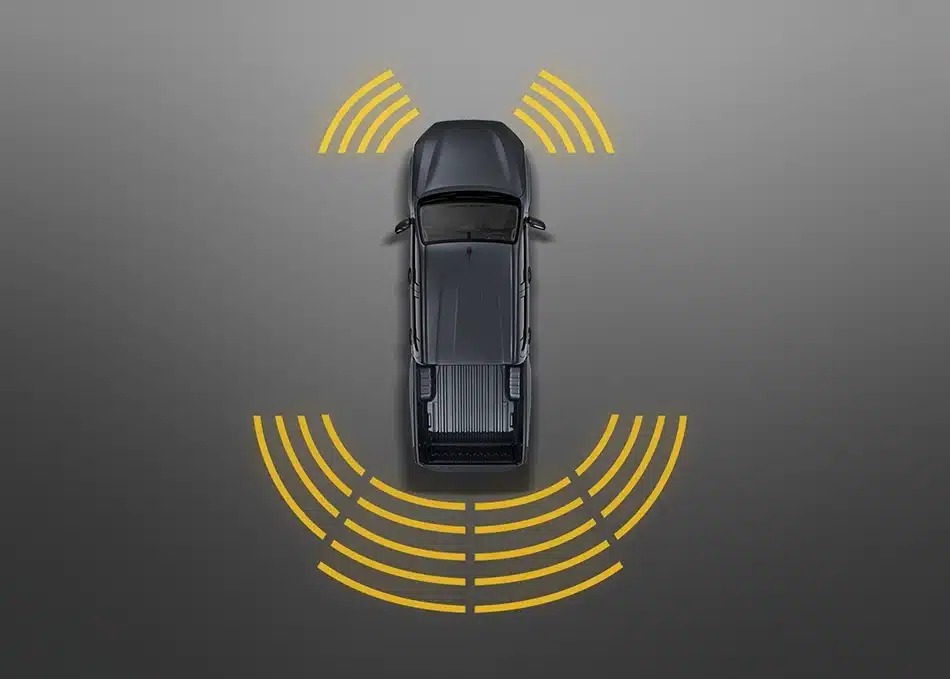 Hilux TRAVO: Diseño, tecnología y rendimiento para un nuevo nivel de conducción Hilux Travo El sistema de Parking Sensor utiliza sensores ultrasónicos ubicados en los parachoques para detectar objetos a corta distancia. Al aproximarse a un obstáculo, el vehículo emite señales sonoras y visuales que aumentan su frecuencia conforme disminuye la distancia.
