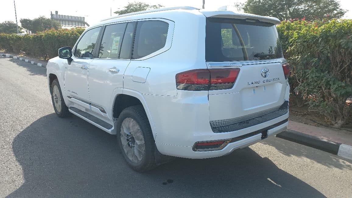 Toyota Land Cruiser 300 Hybrid