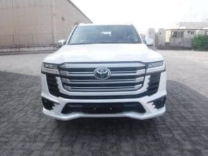 Toyota LC300 VXR con rines de 20 pulgadas exclusivos