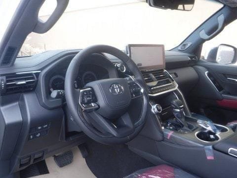 Toyota Land Cruiser 300 VXR interior