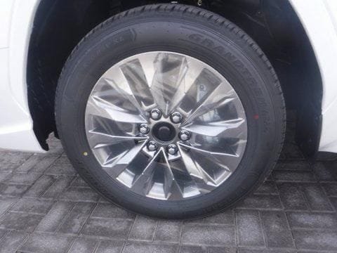 Toyota Land Cruiser 300 VXR con rines de 20 pulgadas exclusivos
