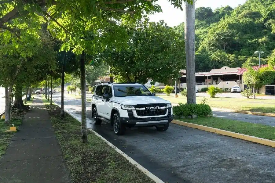 Toyota LC300 GR Sport