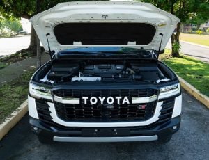Toyota Land Cruiser 300 GR Sport