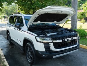 Toyota Land Cruiser 300 GR Sport