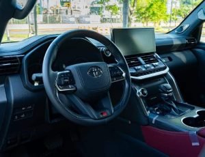 Toyota Land Cruiser 300 GR Sport