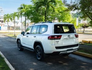 Toyota Land Cruiser 300 GR Sport