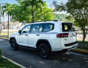 Toyota Land Cruiser 300 GR Sport