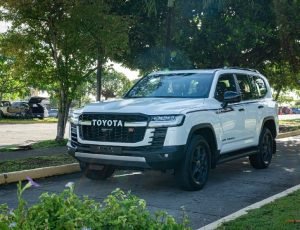 Toyota Land Cruiser 300 GR Sport