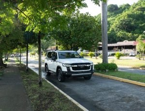 Toyota Land Cruiser 300 GR Sport
