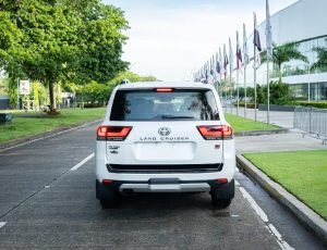 Toyota Land Cruiser 300 GR Sport