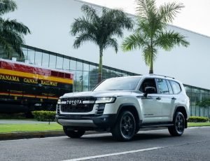 Toyota Land Cruiser 300 GR Sport